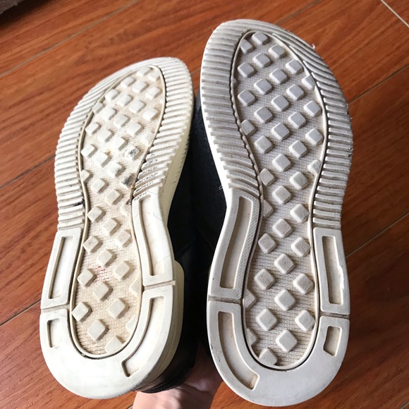 Everlane Black Sneakers - Picture 7 of 9